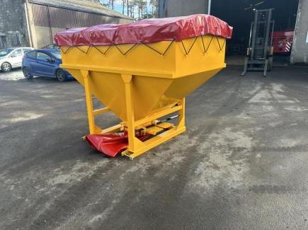 Hopper for fertiliser spreader